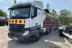 Mercedes-Benz Actros 2548 6x2 vetopöytäauto