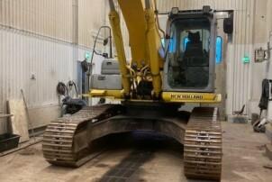 New Holland E 385 B