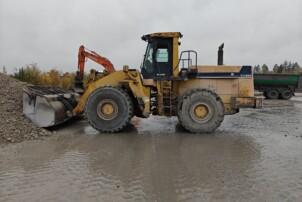 Komatsu WA500 pyöräkuormaaja kauhalla