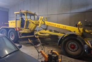 Lokomo AH 132 tiehöylä + karheenlevitin