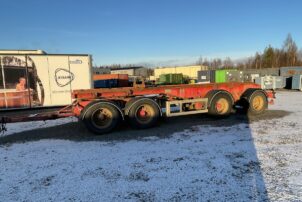 Pajakolmio vaihtolavaperävaunu 4-akselinen