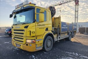 Scania P320 Palfingerin PK 18002 nosturilla