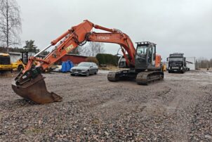 Hitachi ZX 225 USRLC-3 telakaivukone