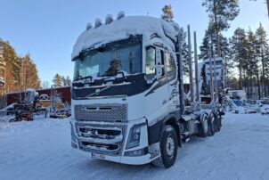 Volvo FH16 puuauto
