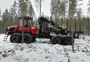 Komatsu XF 875-1 Forwarder