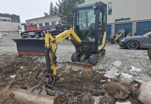 Yanmar SV16 pienillä tunneilla ja uusilla teloilla