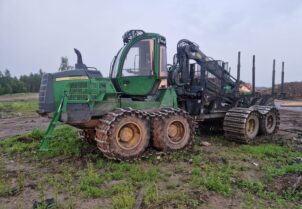 John Deere 1210G